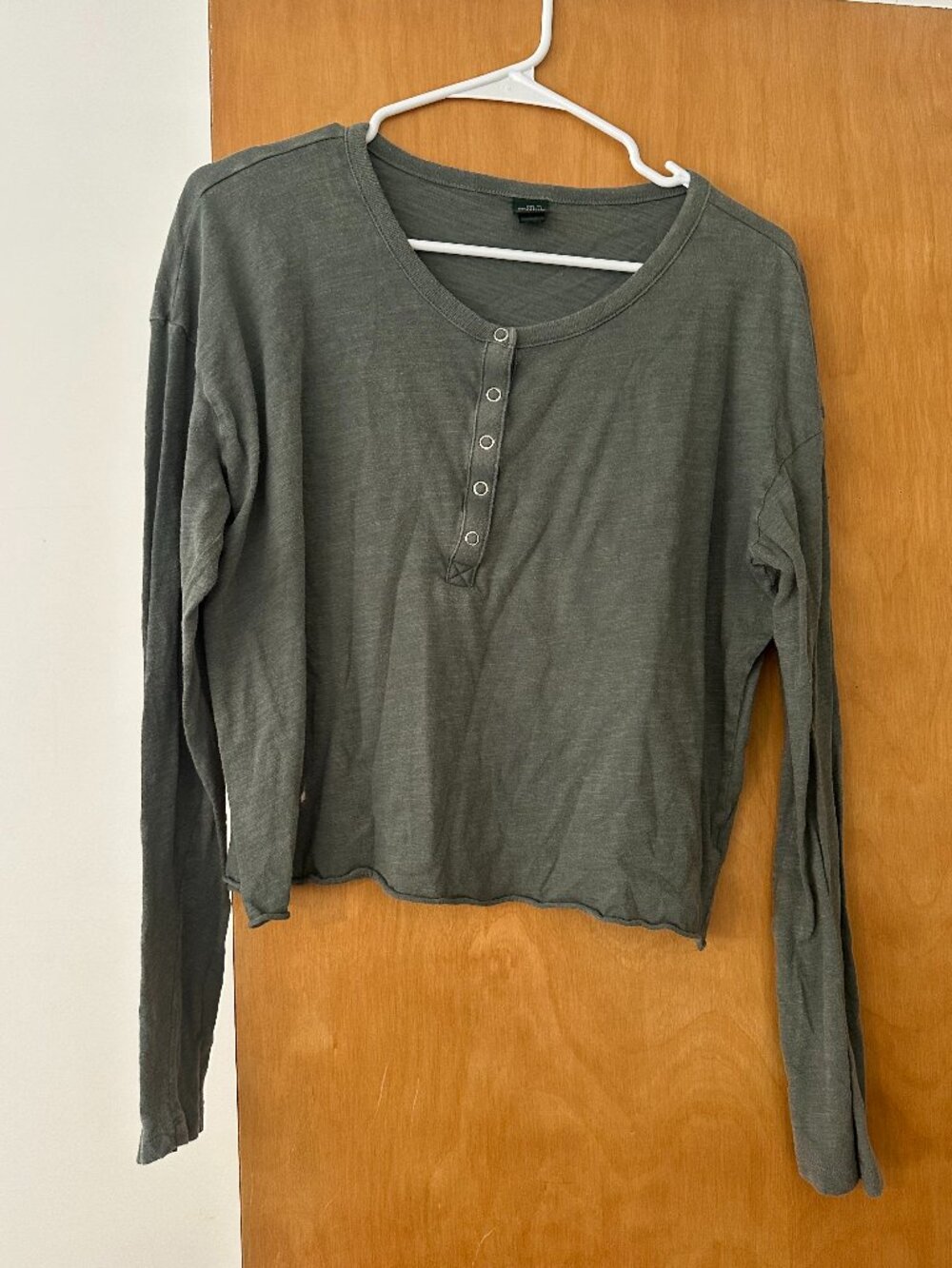 Wild Fable Sage Green Grey Long Sleeve Henley Top Size Small Cropped